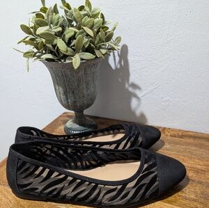 Torrid Zebra Mesh Pointed Toe Flat ‎ Black Size 11ww EUC